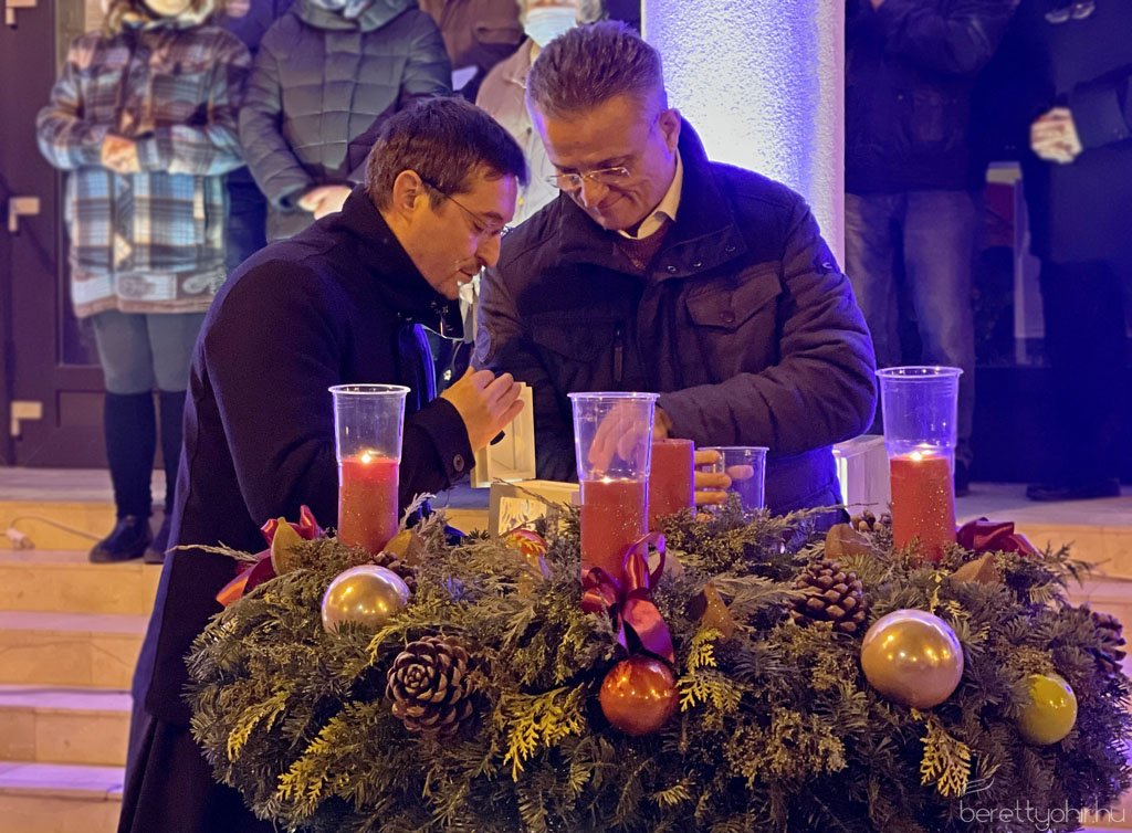 Fellobbant a szeretet lángja 50